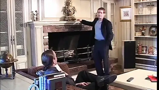 Seksi sarışın büyük yarak emiyor, otelde göt sikişi