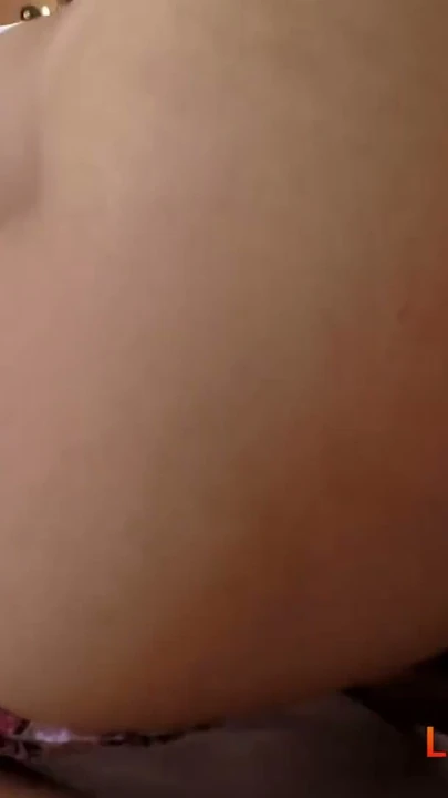 Latina Fuck Tour - Anal seks için yanıp tutuşan zayıf esmer amatör | Klip 1