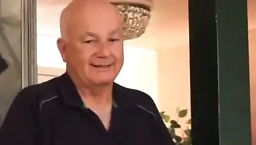 Sarışın hatun büyük yarak emmeyi ve sikişmeyi seviyor
