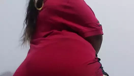 Bbw internette sürtük olmak için eski sevgilisinin gömleğini giyiyor