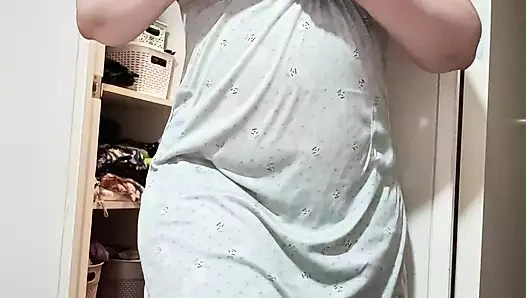 Nicole'ün şişman götu ve sevimli göğüsleri duşta