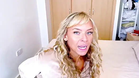 Renee on: üvey anne bağlı, ayak parmakları açık, ağzı kapalı (4k)