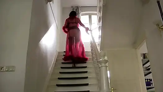 Sigara içen çoraplı bayan mastürbasyon gösterisi