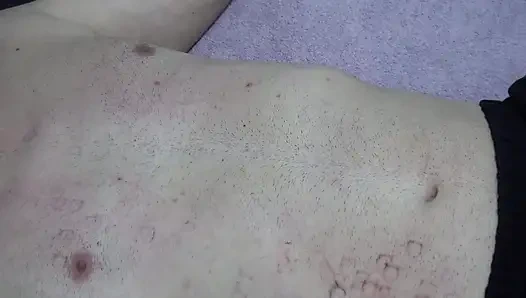 Hierro con tacones en el cuerpo