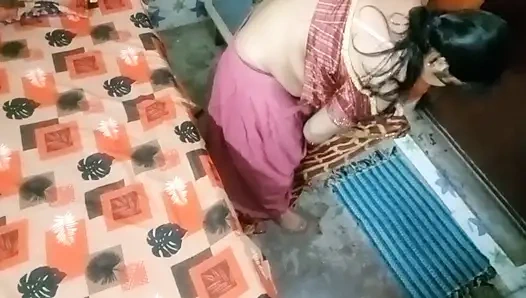 Bhabhi ne sara pani nikal diya.