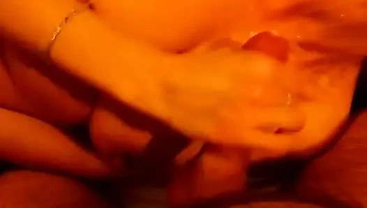 güzel göğüsler üzerinde handjob