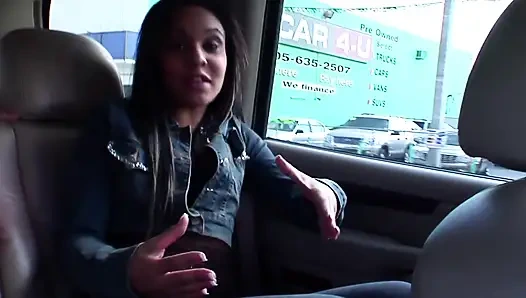 Büyük götlü zenci genç kız amını derinden siktiriyor