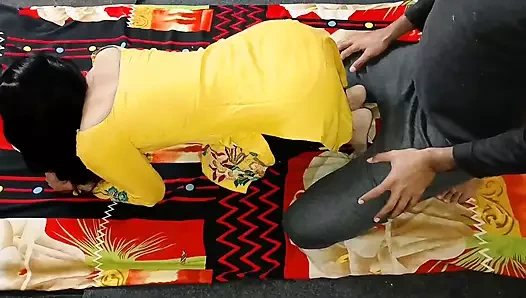 Pencaplı üvey anne sikişiyor