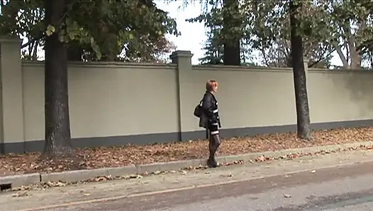 Kızıl saçlı orta yaşlı seksi kadın epik bir seks seansı yapıyor