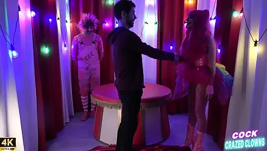 Marcus Quillan pembe palyaçolarla tanışıyor (anal özel)