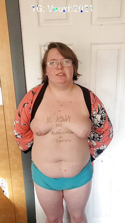 18 yaşındaki kız kendini tamamen teşhir ediyor ve web sürtüğü oluyor