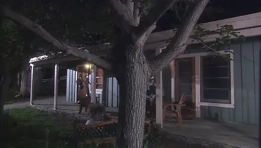 Çekici evli kadın sert bir zonklamadan anlayışlı oluyor