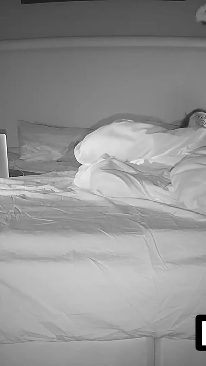 LUUV. Kız arkadaşım Alice ile ev kamerasında gece seks | Klip 1