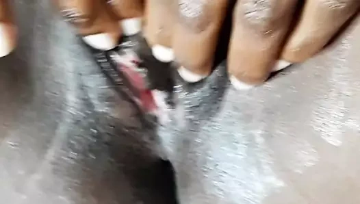 Cum üzerinde bir siyah kedi