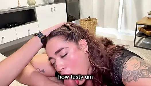 Üvey annemin şişman kızını mobilyada sıkışmış buluyorum