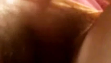 kendini parmaklıyor