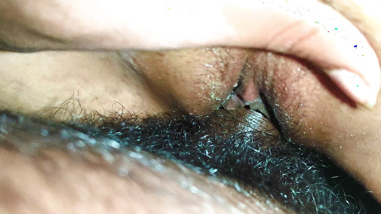 Ateşli Hintli kız arkadaşım ilk kez arkadaşımın evinde ateşli Hintli kız 18+ seksi - tam Hintçe ses