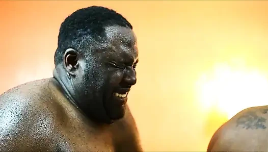 Bay Starr 18 yaşındaki iri güzel kadınla sikişiyor