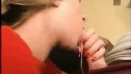 Orta yaşlı seksi kadın boşalmak için gırtlağına kadar alıyor 1