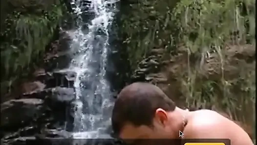 Kaslı adam seksi büyük memeli Asyalı dışarıda amcık sikişi