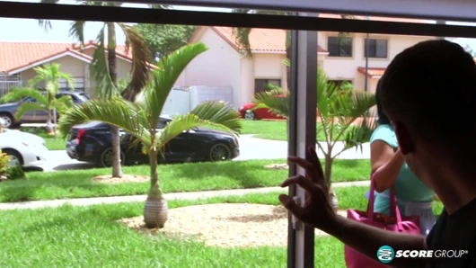 Dünyanın en büyük sütyenli hizmetçisi