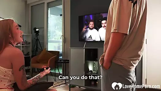 Tüm çevrimiçi iyi kız kurallarını bozmasını izleyin