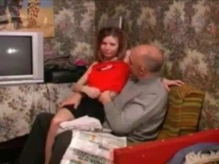 Kotb, gece dışarı çıktıktan sonra babasını tekrar becermek için evinde!