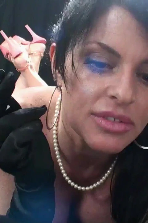 Edepsizce konuşan porno yıldızı Jade Steel üvey annem ve dölümü külotunda buluyor