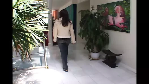 Amber Ashlee'nin iki büyük sert yarağa ihtiyacı var!