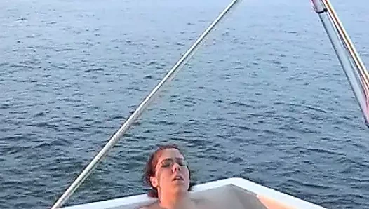 Teknede harika lezbiyen üçlü seks