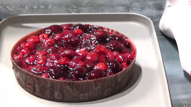 Pastana işiyorum ve ayaklarımla eziyorum