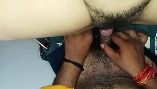 Üvey teyzeyi odaya götürdü ve onu sikti