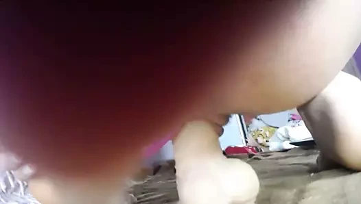 Dev göt büyük bir yapay penis üzerinde biniyor