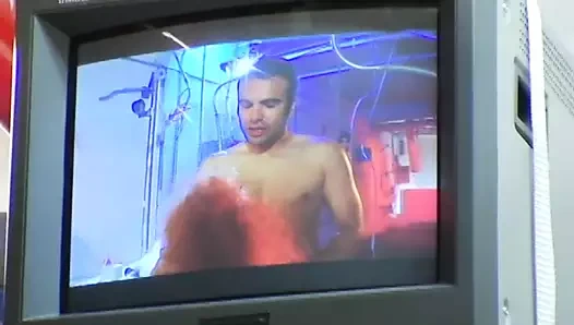 Beyaz çoraplı seksi götlü sarışın bal tatlı bir yarağı emiyor ve sikiliyor