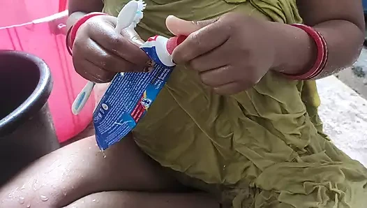 Mou mai danga kar kar rahe gi beautiful bhabhi ki