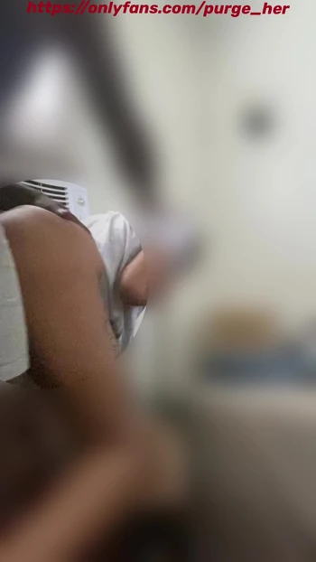 Неверная подруга получает это хардкорно, пока не достигнет оргазма. даже ее собака тоже начала скулить. щенок услышал, как ее долбят