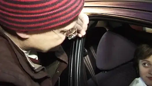 Fransız 21 yaşındaki sürtükler herkesi boşaltabilir