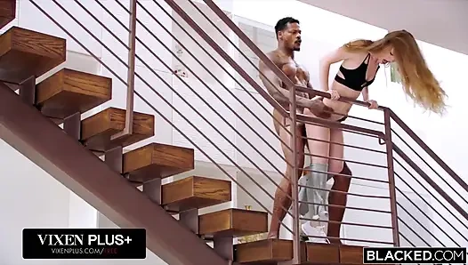 Blacked blonde'ın ihtiyaçlarını karşılamak için gerçek bir erkeğe ihtiyacı var