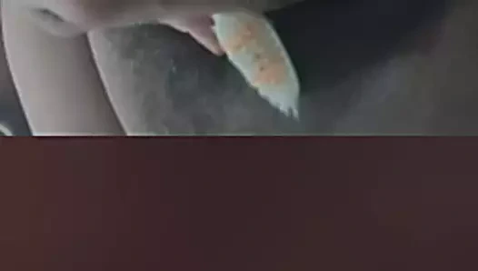 Genç kızla parmak görüntülü görüşme