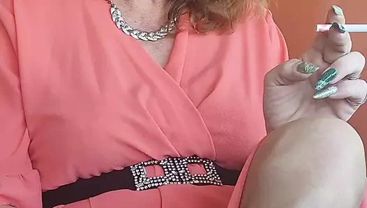 Sigara içiyor ve eğleniyorum