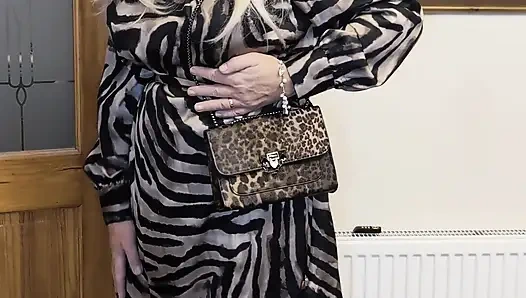 Taytlı kısa saten elbise