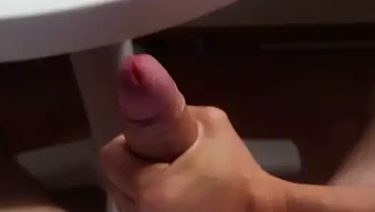 Arkadaşın karısıyla balkonda handjob risklidir