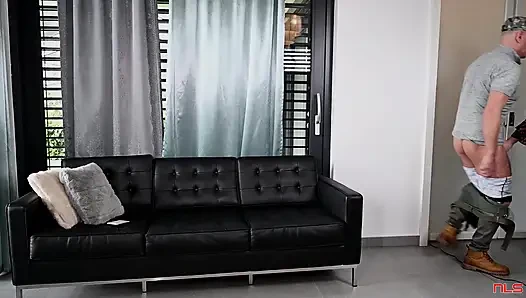 Kiara'nın intikamı bahçıvanla sikişiyor