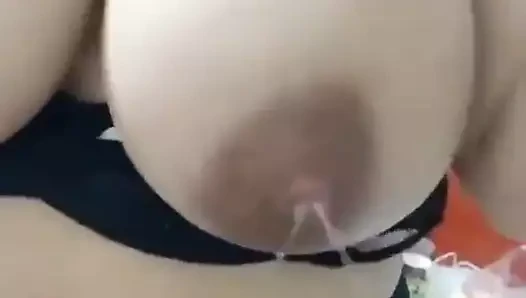 büyük emzikli memeler