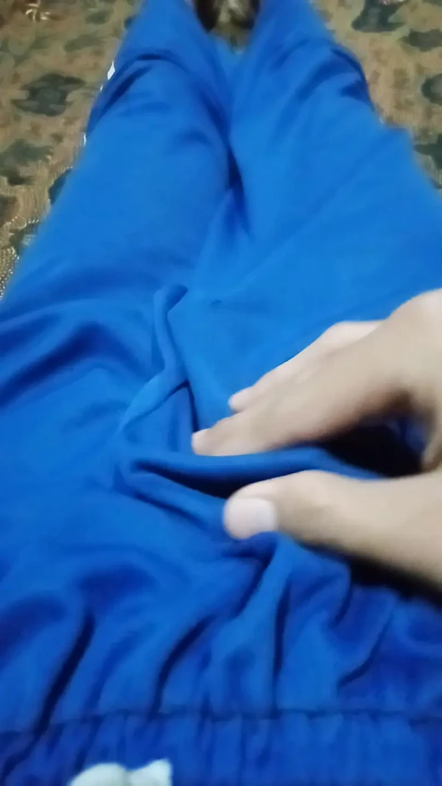 Küçük bir yarakla oynamanın birlikte bir oyun arkadaşına ihtiyacı var