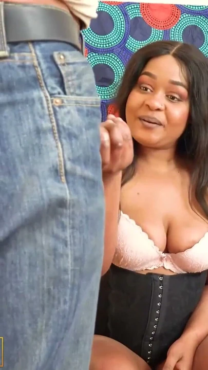Afrikalı oyuncu seçmeleri - tombul zenci orta yaşlı seksi kadın ajanın büyük yarağıyla etkilendi | Klip 1