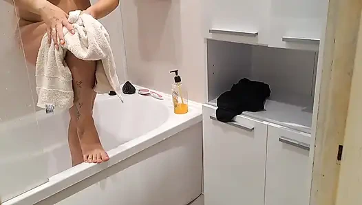 Genç üvey kız kardeşimi arıyorum ve mastürbasyon