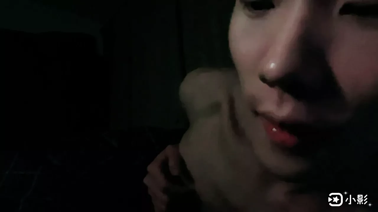 boy wants girls to kiss him