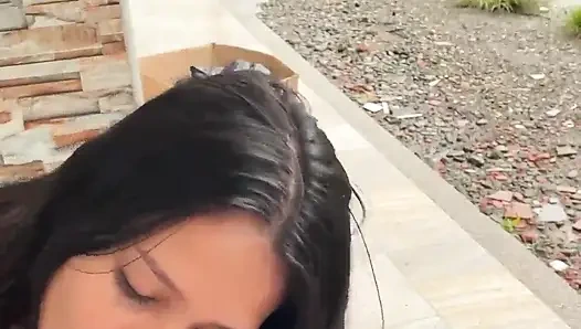 Emmeyi ve komşular tarafından izlenmeyi seviyor