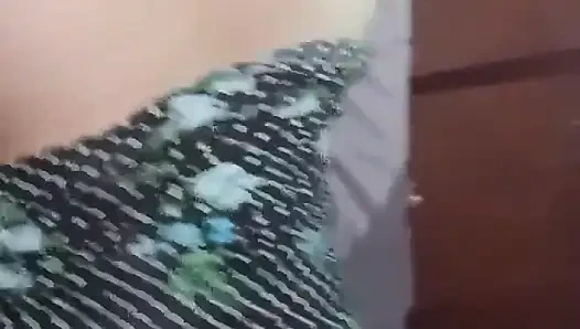 Bakış açısı çiçek elbisesiyle domaltarak sikişiyor